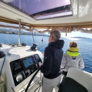 Kurs w Grecji – Manewrówka na katamaranie